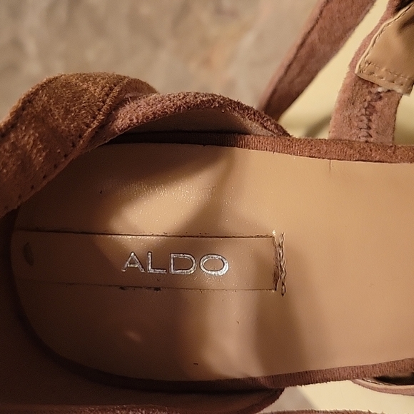 Beautiful suede Shoes - Picture 5 of 6